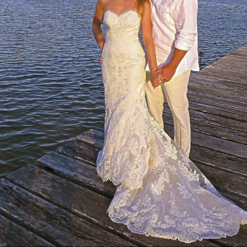 Beautiful wedding dress!